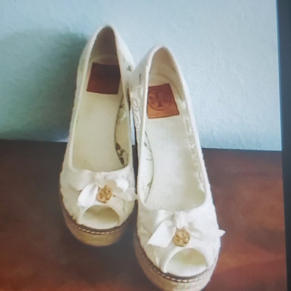 Authentic Tory Burch Sandals - Picture 16 of 16